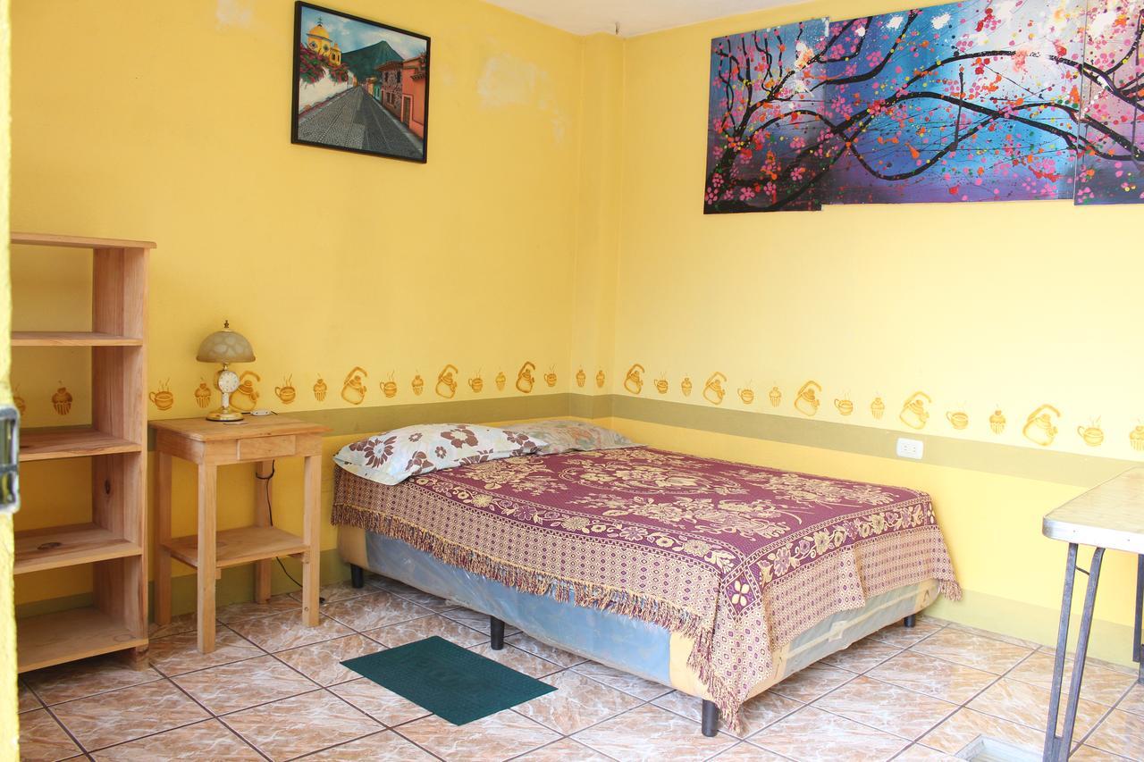 Una Noche Con Mical San Pedro La Laguna Exterior foto